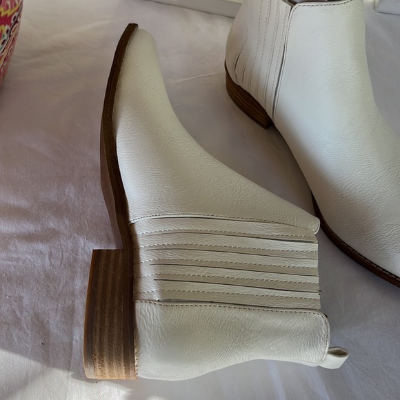 Ankle booties  White. New. - Picture 7 of 14
